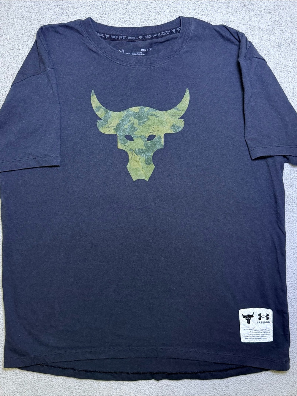Under Armour Project Rock Freedom T Shirt Mens Medium Black Camo Bull Graphic